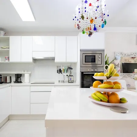 Sunset Oceanview Apartment *